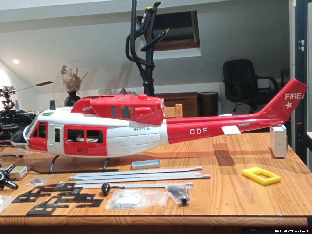 Maquette hélico Bell UH1 1 taille 500 et hélicos