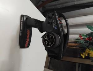 Voiture rc traxxas hoss 4×4