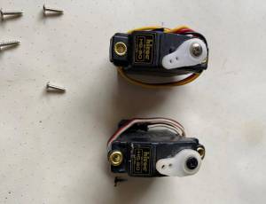 Servos Hitec Ref: HS 80.