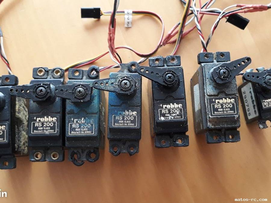LOT DE SERVOS ROBBE VINTAGE