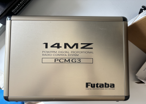 Radio Futaba T14MZ avec pupitre et récepteur