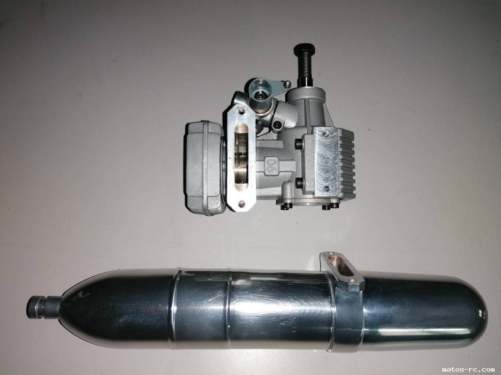 Moteur et pot d'échappement