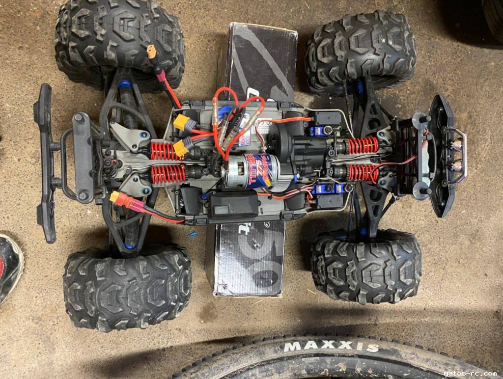 Traxxas summit 1/8