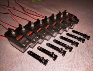 8 servos Spektrum pignons titan