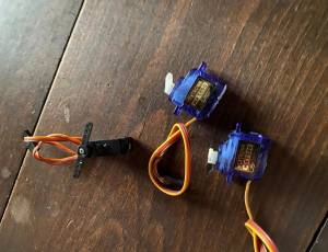 3 Mini servos