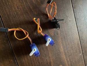 3 Mini servos
