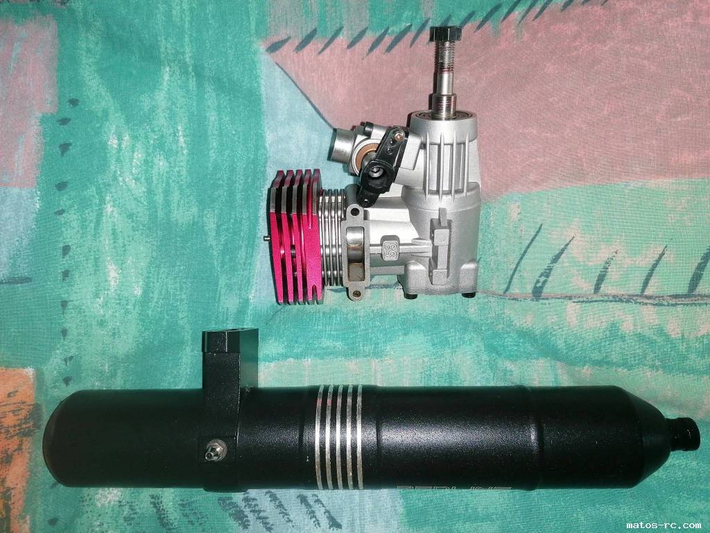 Moteur et pot d'échappement